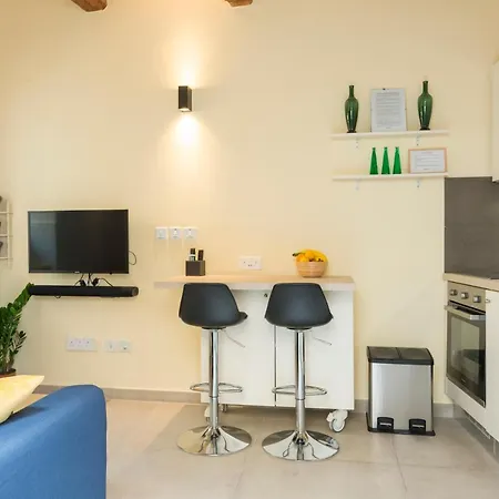 Authentic Gf Apartment With Terrace At The 3 Cities Marina Cospicua Exterior photo