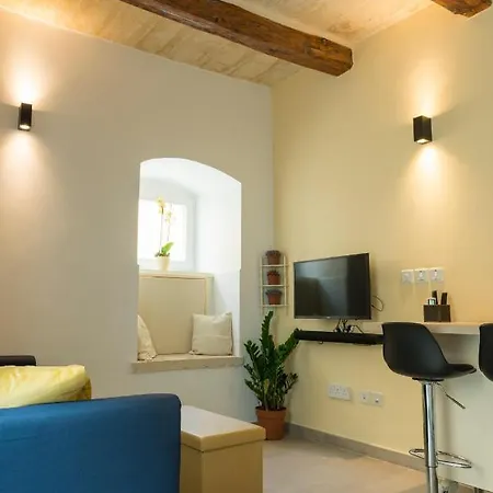 Authentic Gf Apartment With Terrace At The 3 Cities Marina Cospicua Exterior photo