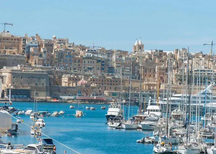 Authentic Gf Apartment With Terrace At The 3 Cities Marina